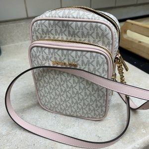 Jet Set Travel Medium Signature Logo Crossbody Bag